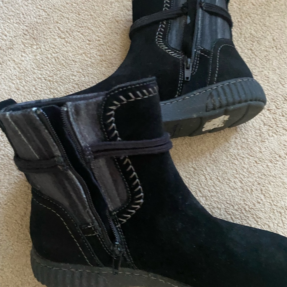 Clark boots 7 1/2.  Black suede.  Great condition